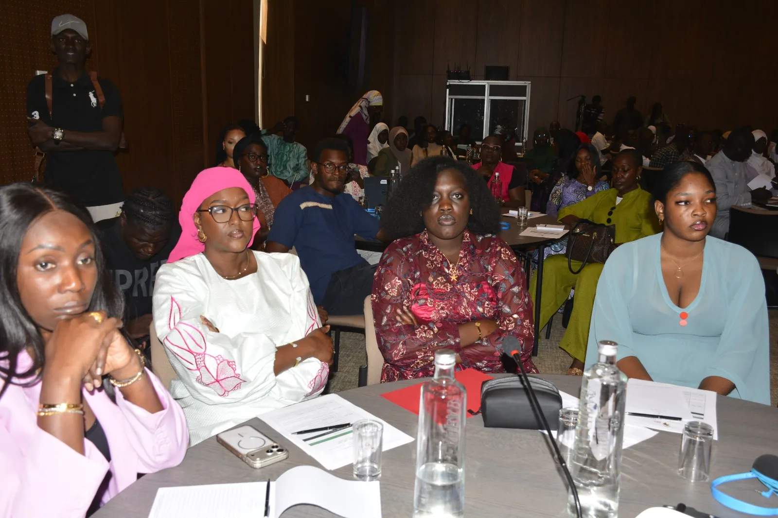 Public attentif pendant les interventions